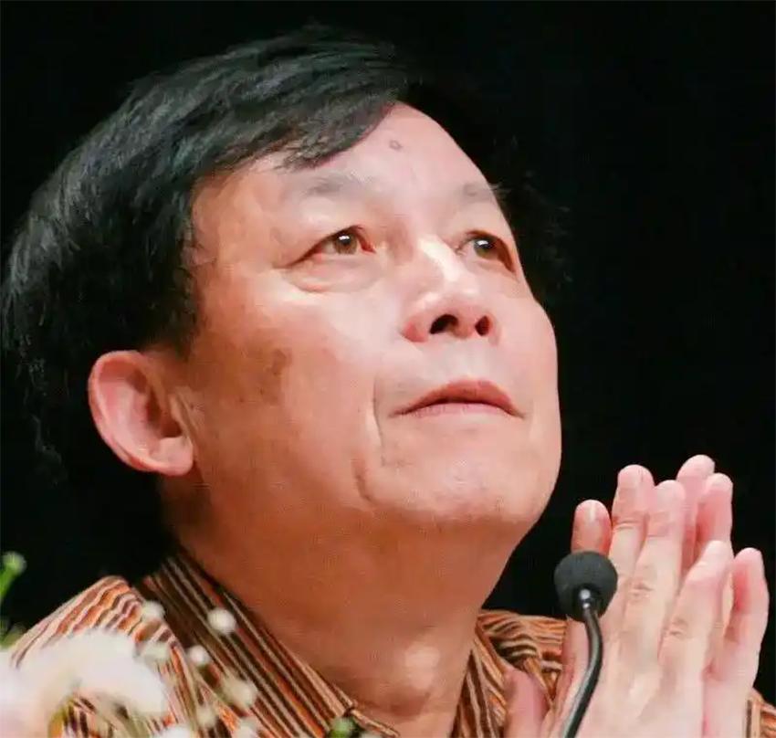 易中天的“西方人比中国人有契约精神”这种结论，就非常荒唐。倒不是说我们有缺点不敢