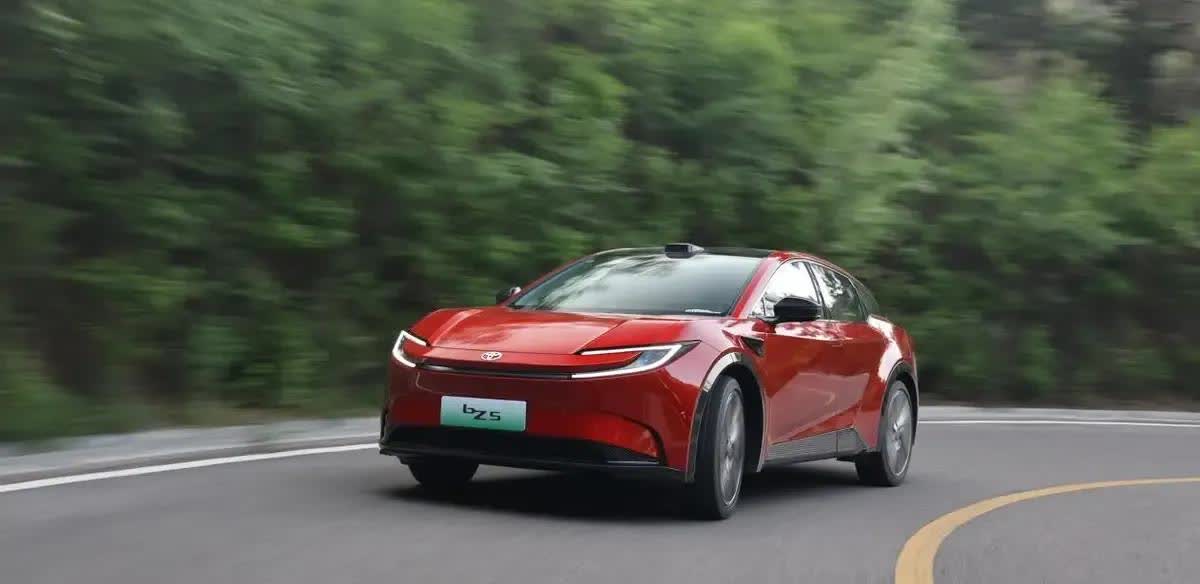 SUV的5月销冠都有谁?1，中型SUV销冠：特斯拉ModelY，销量为
