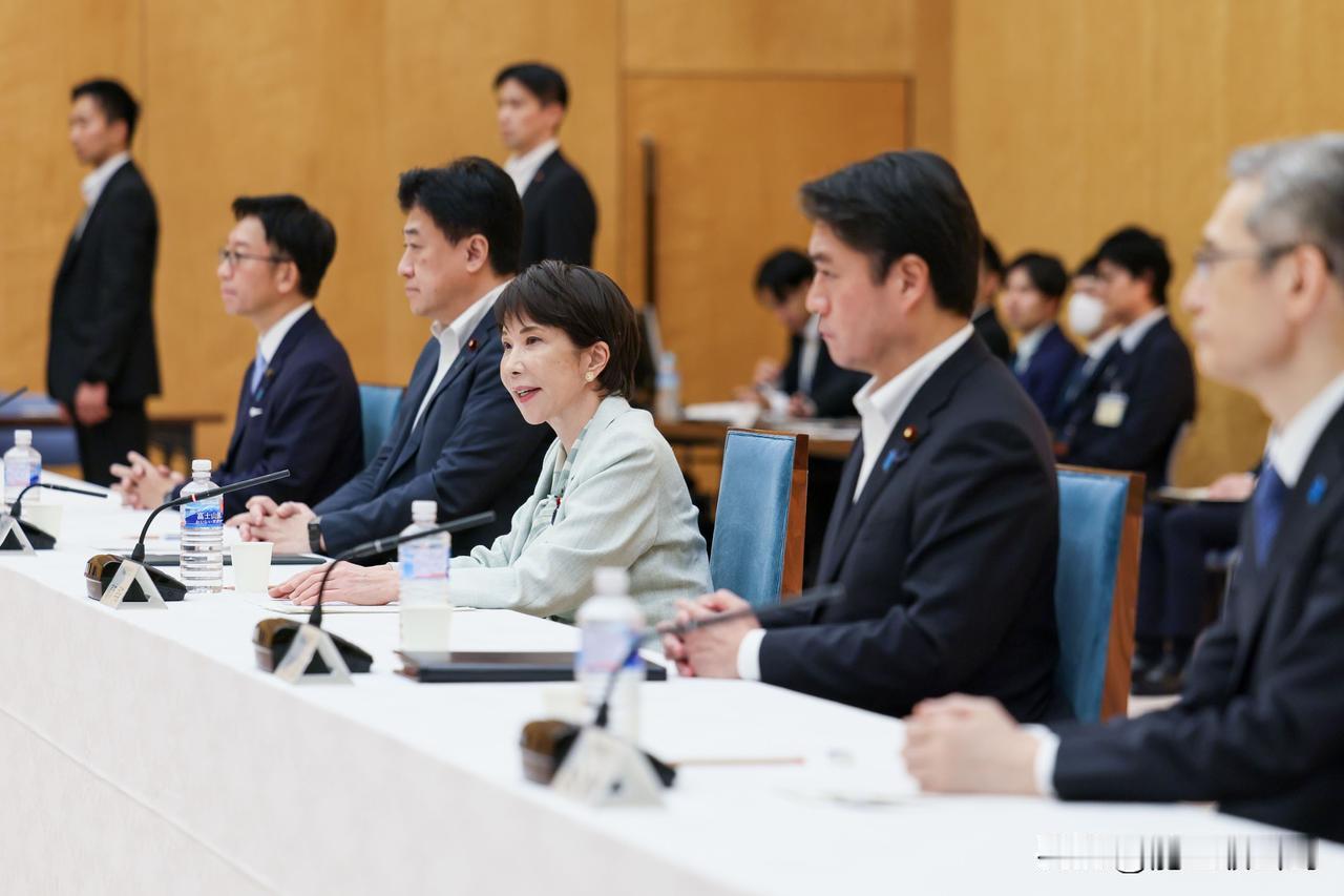 日本：加强对华情报工作。日本召开第一次“关于强化情报功能的专家会议”，首相高市早