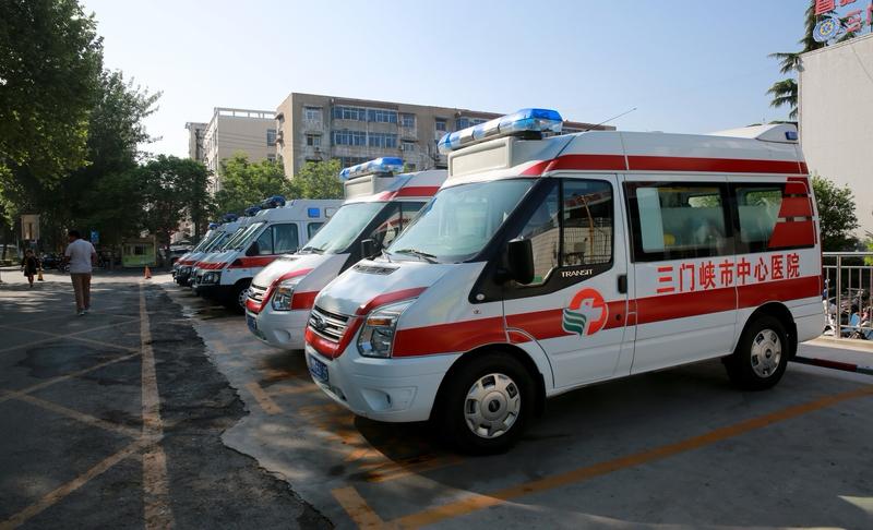 “天价救护车”这事真让人无语。南昌赣医医院员工开着挂靠医院的救护车，把患者从江西