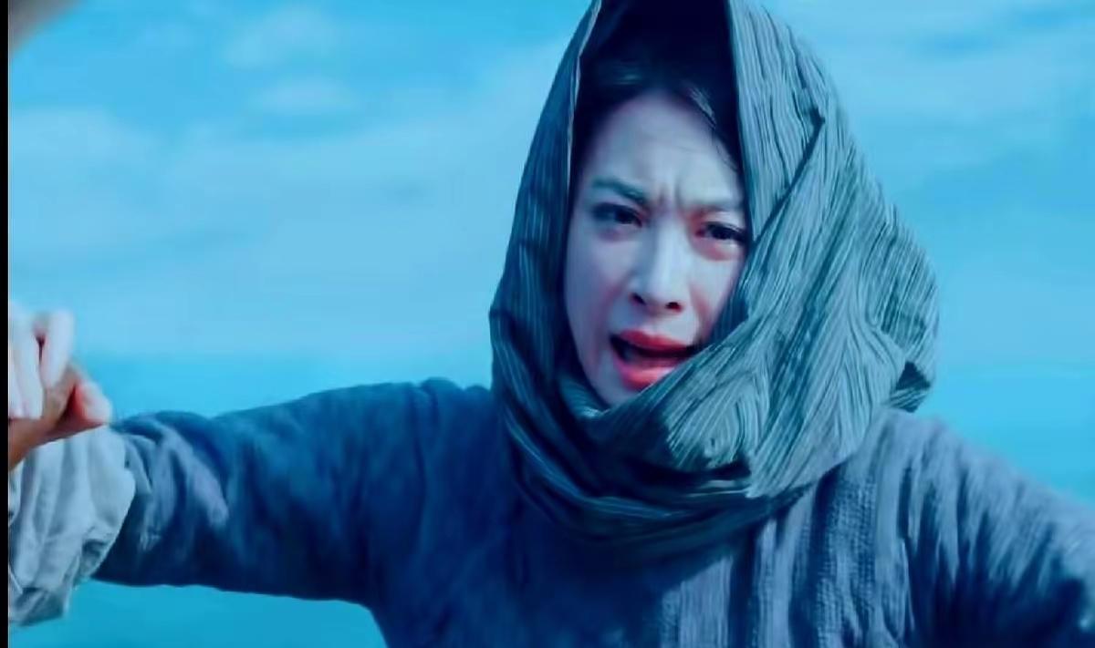 黎晴在病床上轻轻吐出“我叫林晴”时，谁能想到这三个字重得像座山？从台岛硝烟