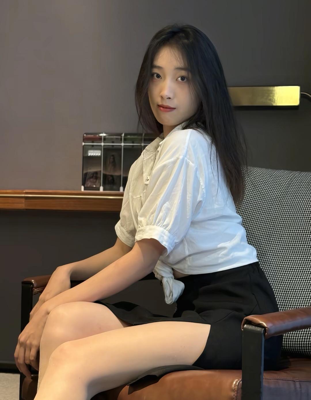 OOTD白衬衫，包臀裙，职业女性美女绘梦长廊