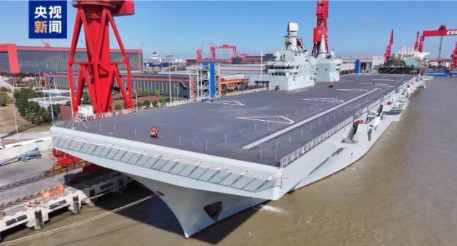 2025年11月14日，根据央视新闻的报道，“今天上午9时左右，我国076两栖攻