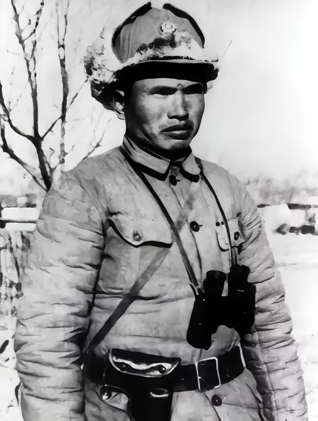 1938年，八路军打退日军进攻后，营长王耀南突然下了一个奇怪的命令：“大家冲到半