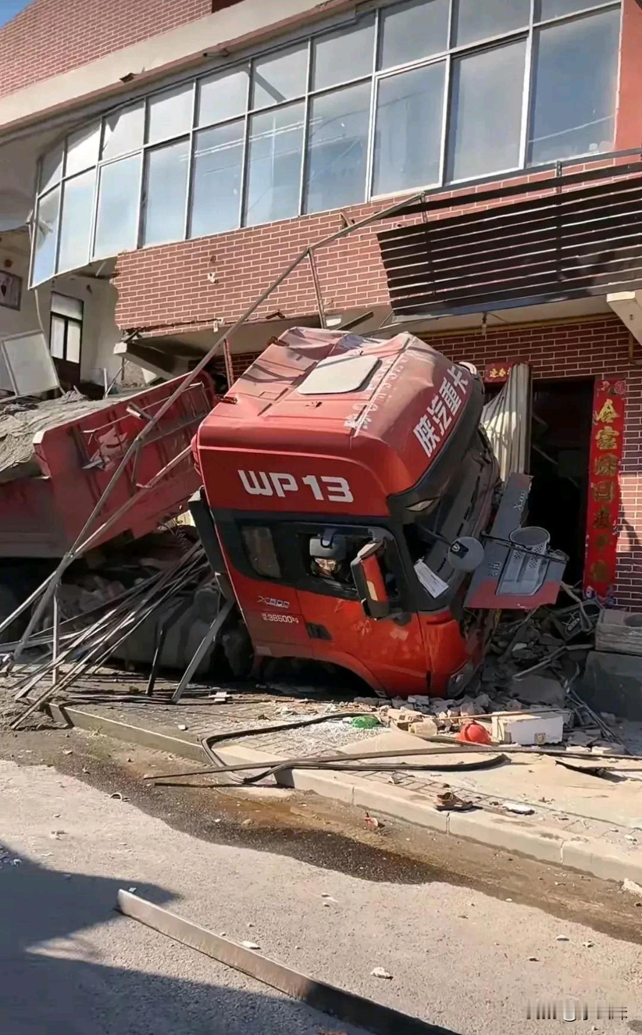 碰到这种情况，保险公司估计肠子都悔青了吧！