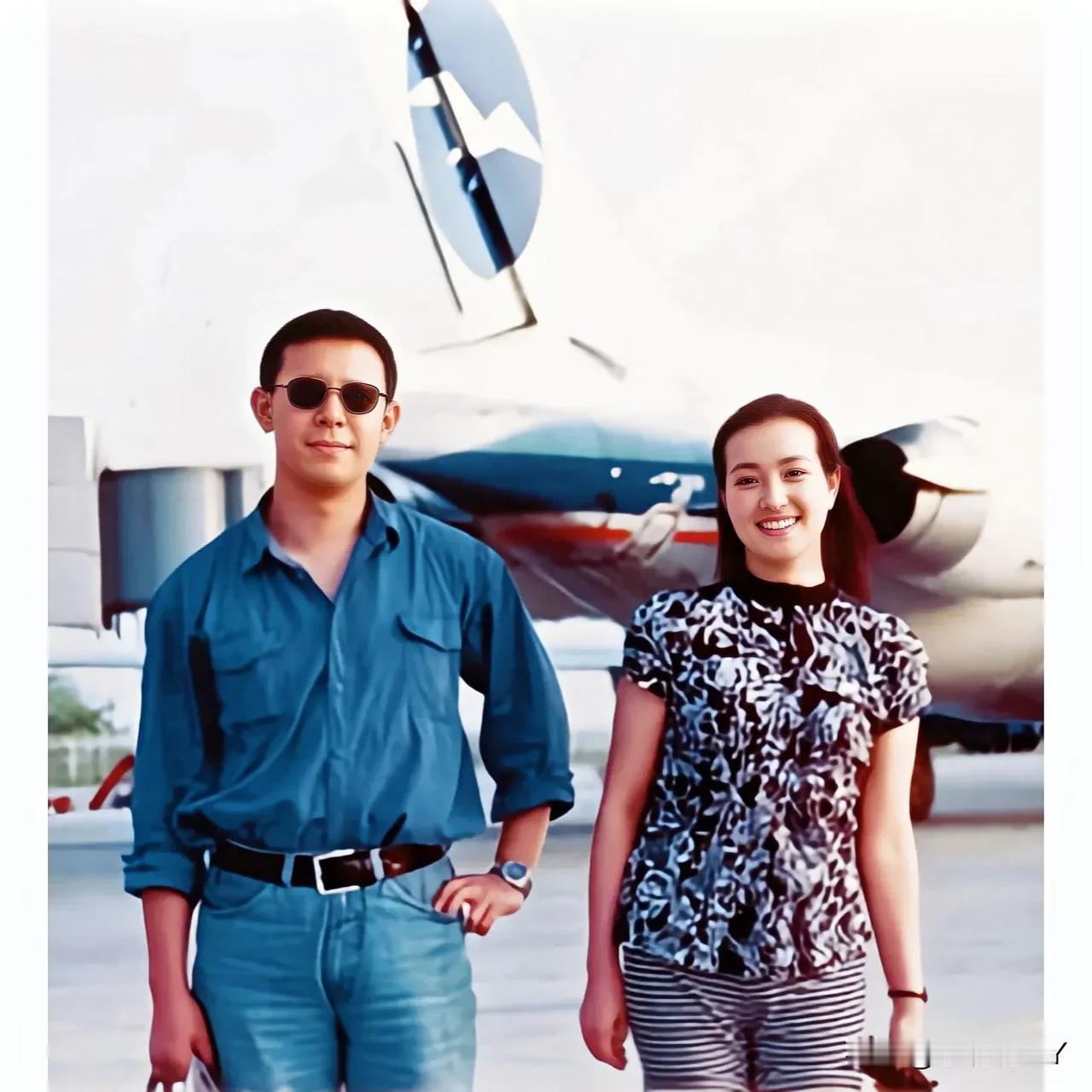 又酷又帅的姜文，时尚靓丽的刘晓庆，这张照片摄于1992年二人热恋期间。
