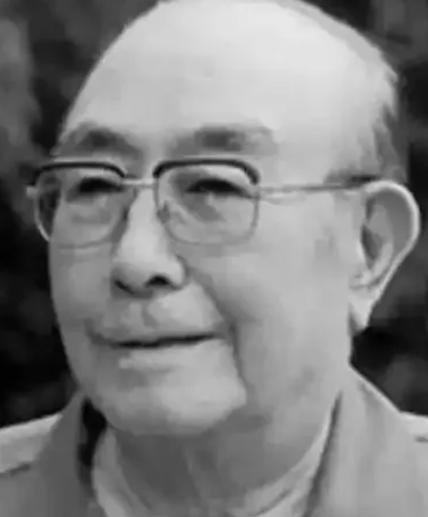 1995年，吴德在即将去世之际，在生命的最后时刻，他示意女儿吴铁梅靠近，吴铁梅赶