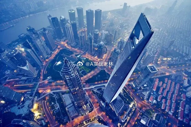 《股市早评》一、财经消息1、美股三大指数集体收涨，纳指收涨超1%，芯片股走强