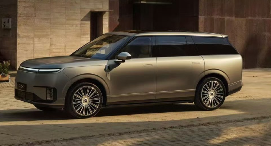 目前来看，蔚小理中小鹏汽车的处境最不容乐观，随着全新ES8的大卖，蔚来的高端形象