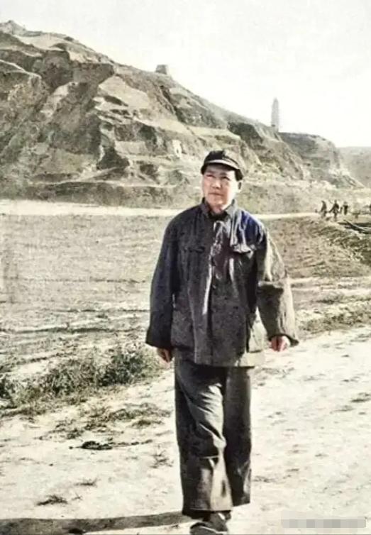 "不要再说自己难了，谁能有毛主席难？"当毛主席回忆延安时期"没有衣穿，没有油