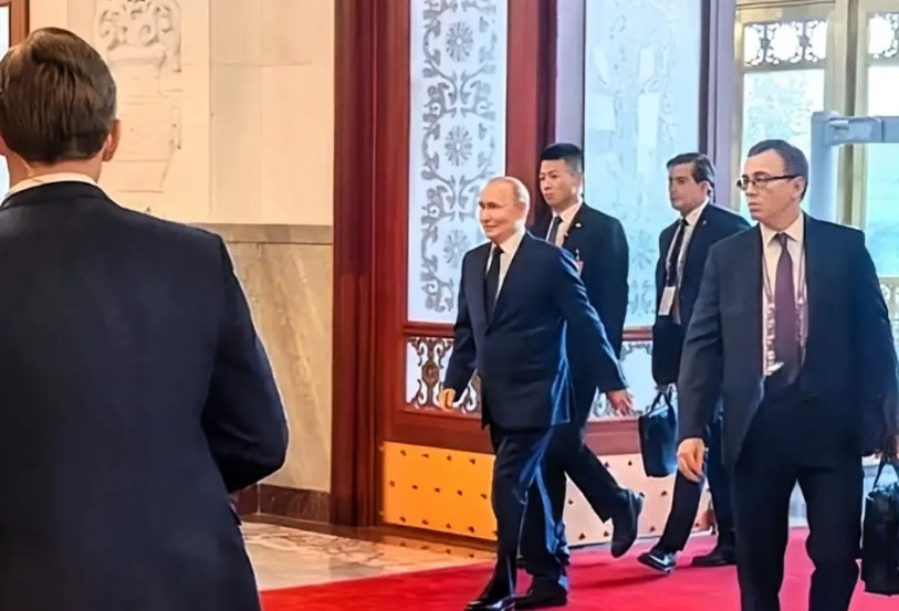 个人较佩服普京，但我想说的是，今天普京在世界上还有这么大的画面，真的是离不开中国