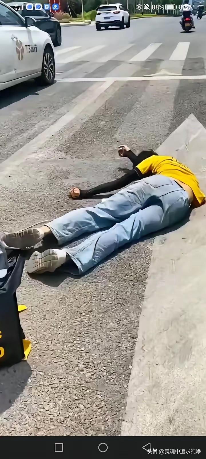 泪目！真不要命了，男子为了买车，买房，娶媳妇，去跑外卖，不管白天和黑夜，有单就接