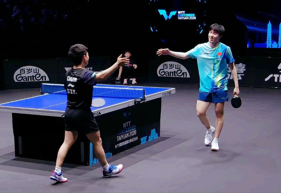 笑死我了！网友给李天阳起了外号叫男版香香！就是男版桥本帆乃香的意思！但是我