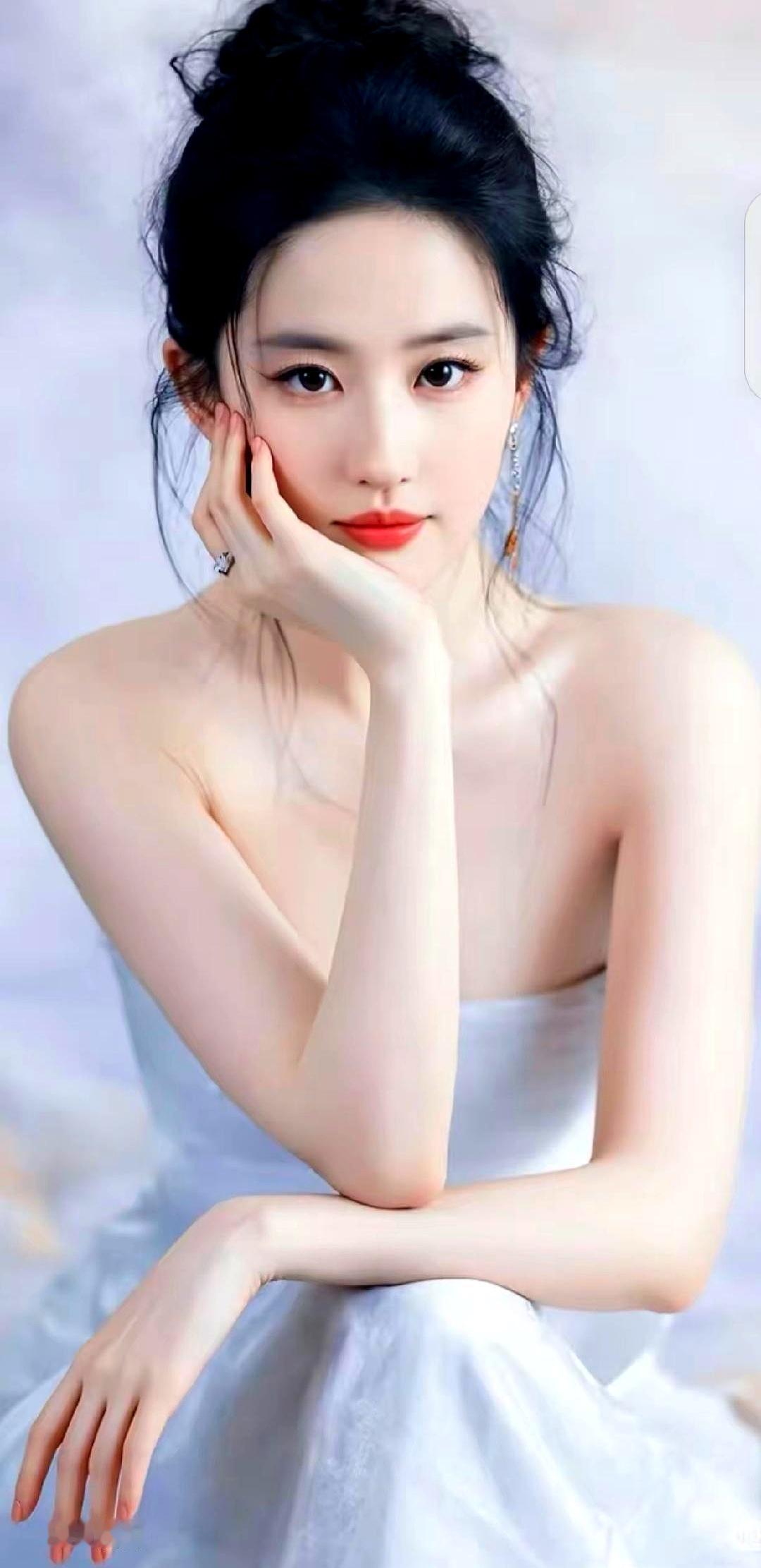 都说刘亦菲是花瓶，她却让老教授都闭了嘴。当时《梦华录》片场，几个老教授围着