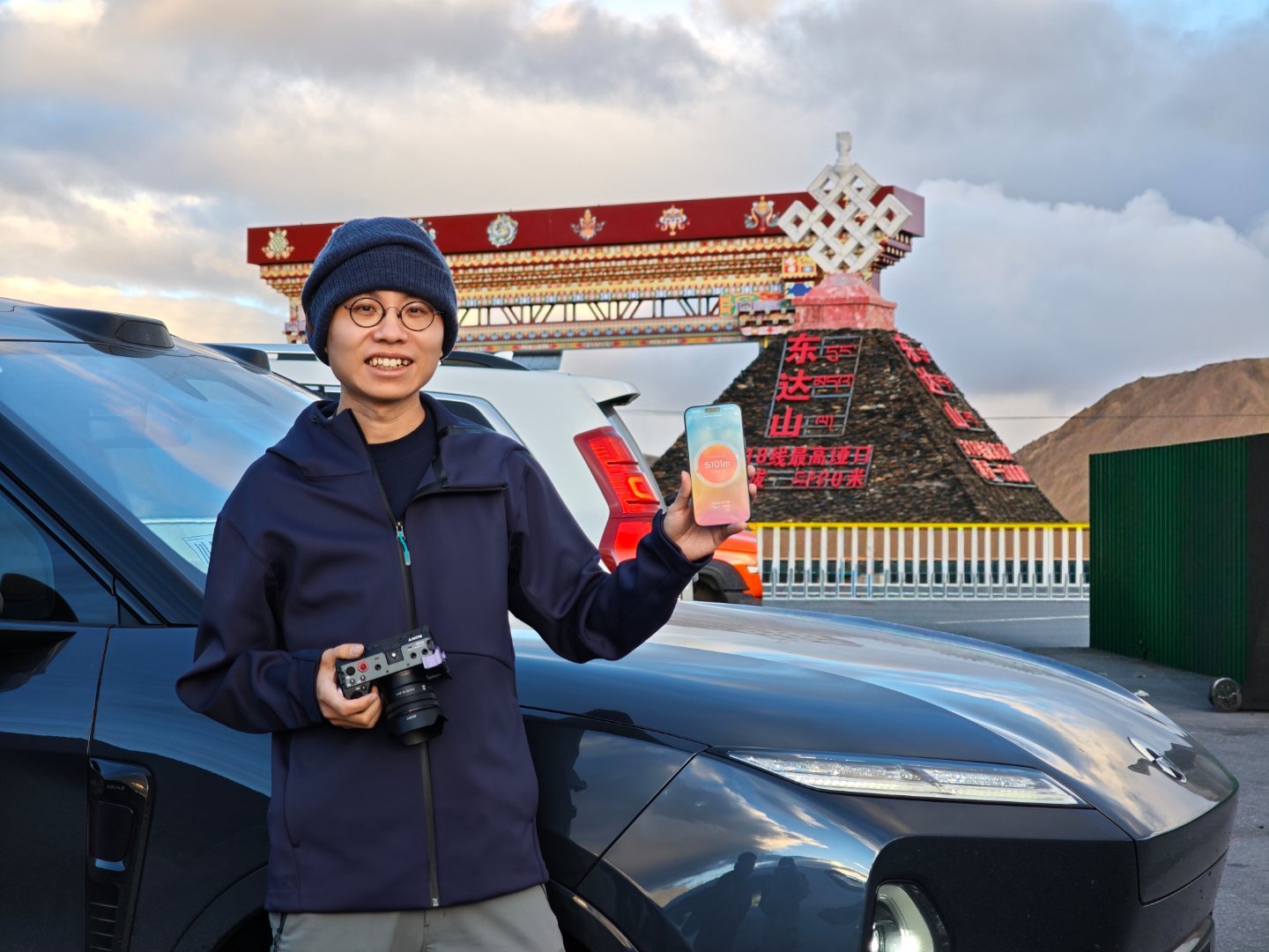 318全线最高峰，东达山垭口，海拔5138米。开着ES8和以及NOMI一起到了。
