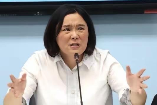 金门县民意代表陈玉珍曾说："金门县属于中华民国，解放军要收复金门让我们投降的话，
