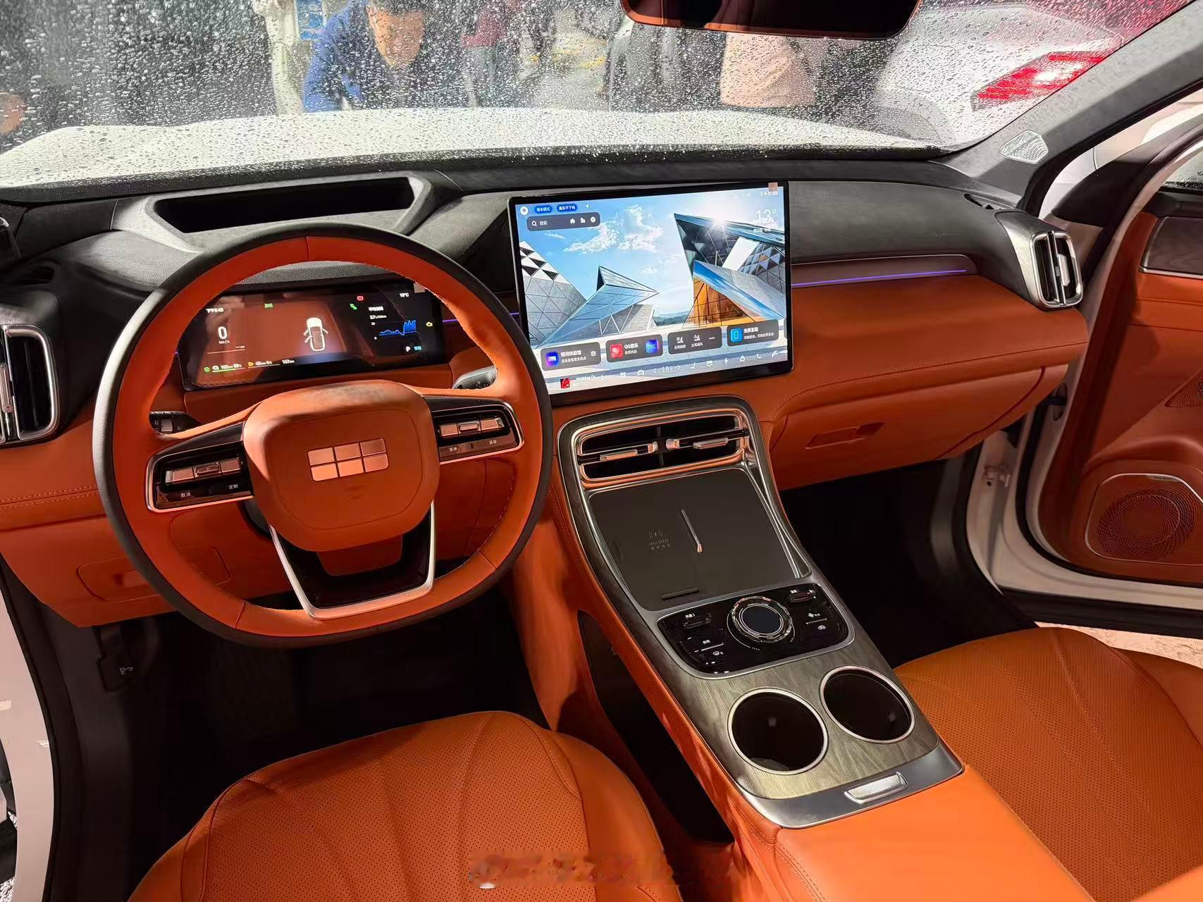 吉利银河M7上市价格区间这个价位给到了主流电混SUV相当高的配置基于GEAEv