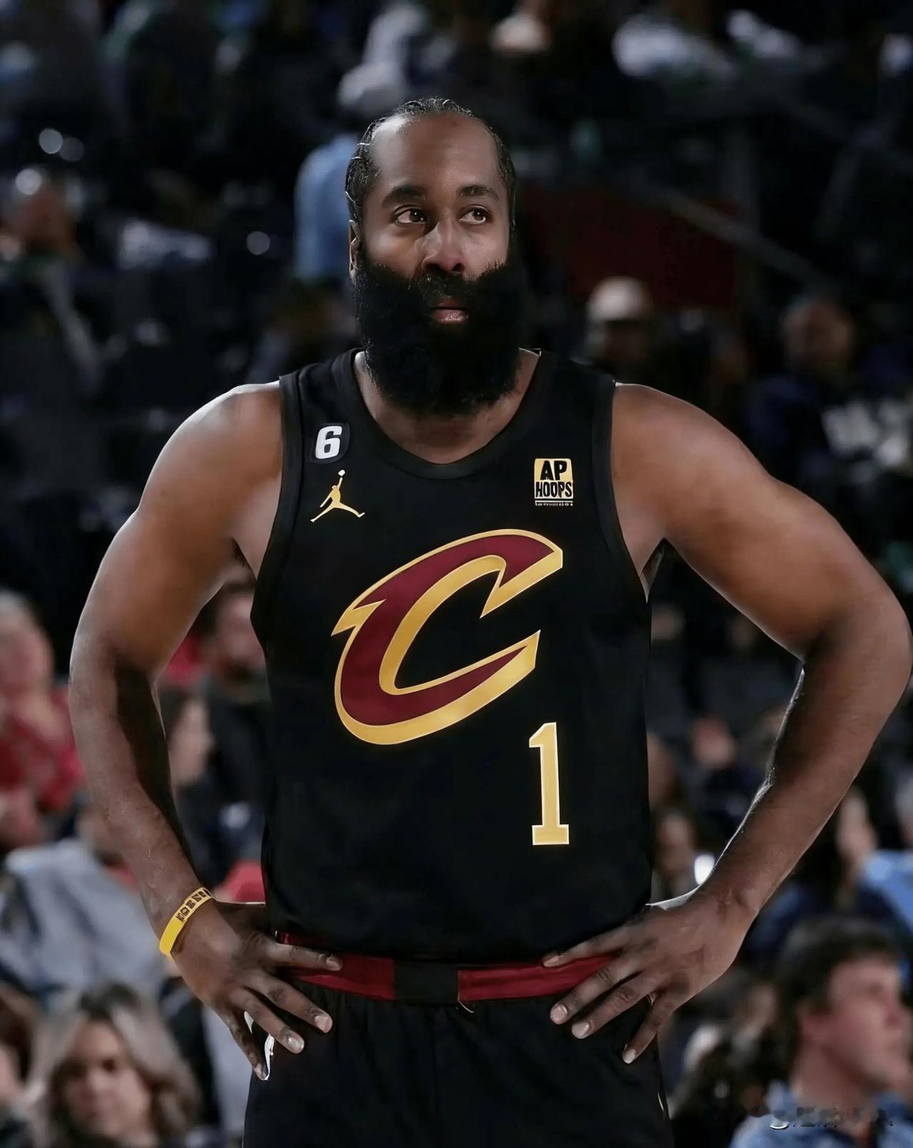 哈登来骑士三场比赛带来的真真正正的影响：第一，米切尔连续三场30+，这还是没