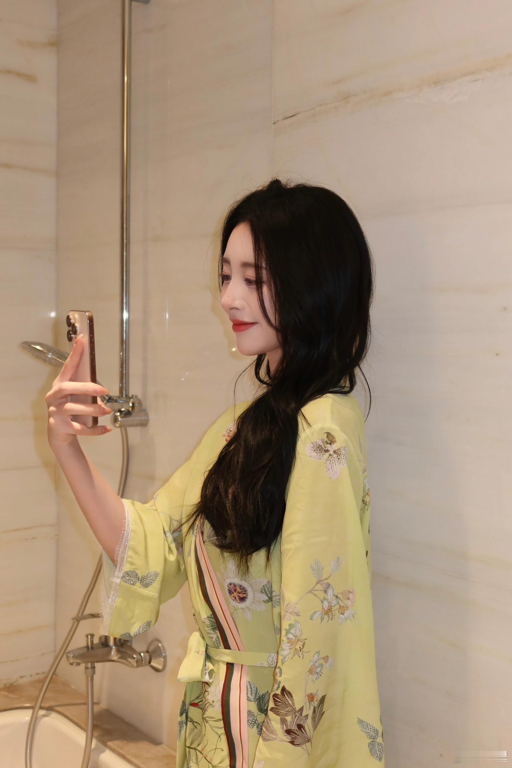 朱近桐🍀宅家穿搭​​​