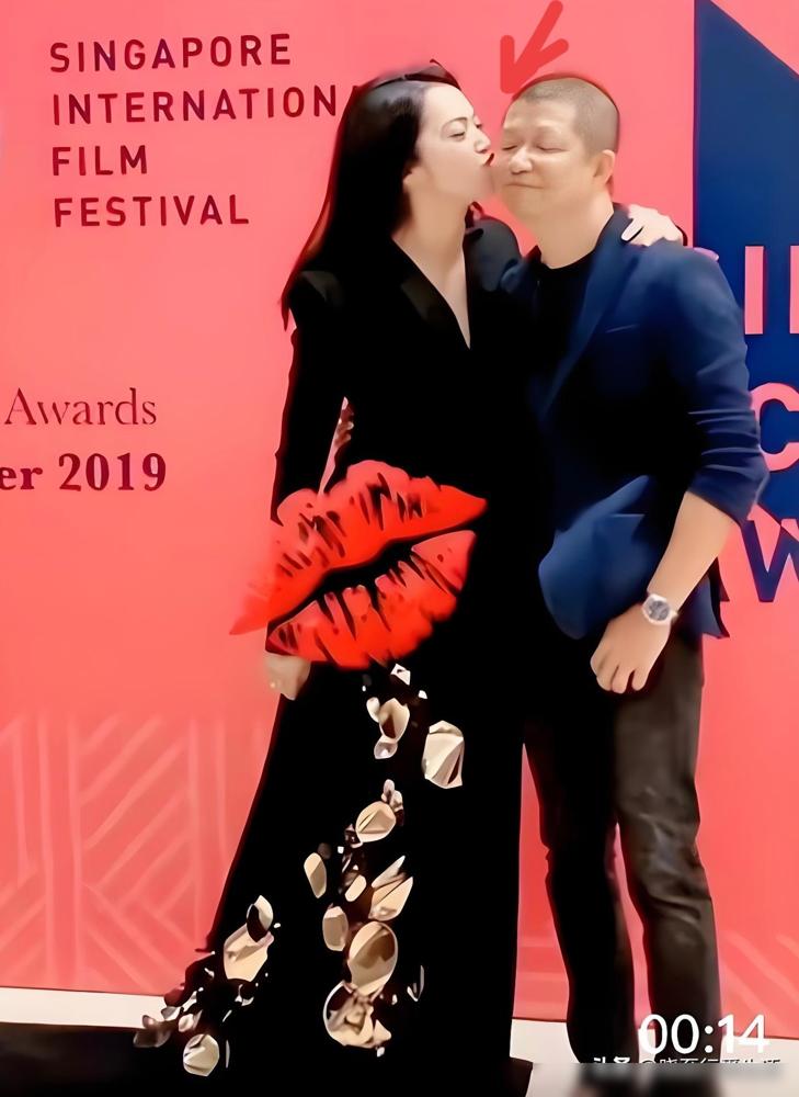 46岁姚晨官宣离婚，但你不知道，他俩早把证撕了，硬是演了好几年恩爱夫妻。去