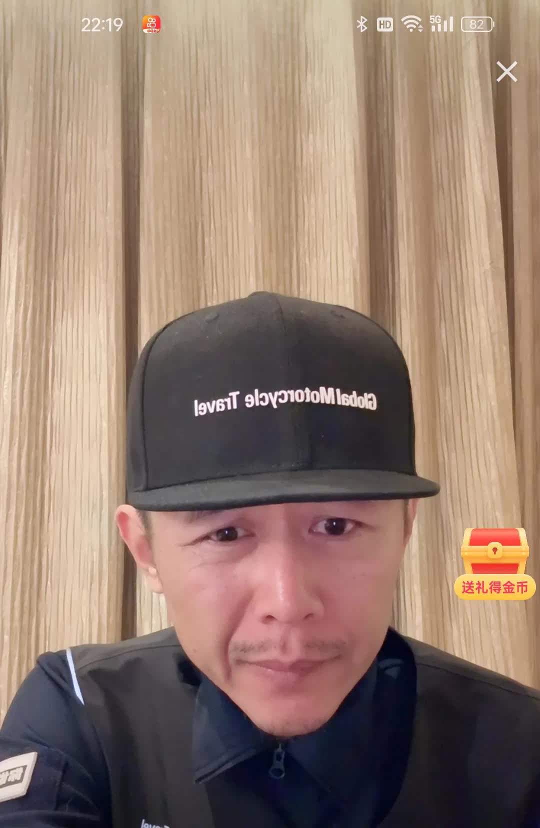 刚看大冰直播，他一边吃饭一边连线，上来一个小伙，说了一句，冰哥我等你吃完我再说，