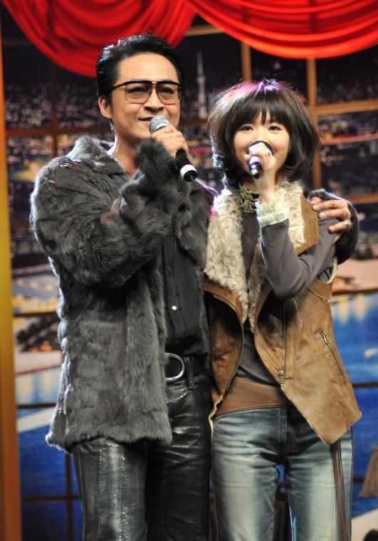 十年裸婚崩盘，真相竟是“床上频率”对不上？吴佳妮直播一句话炸了热搜圈。她当年