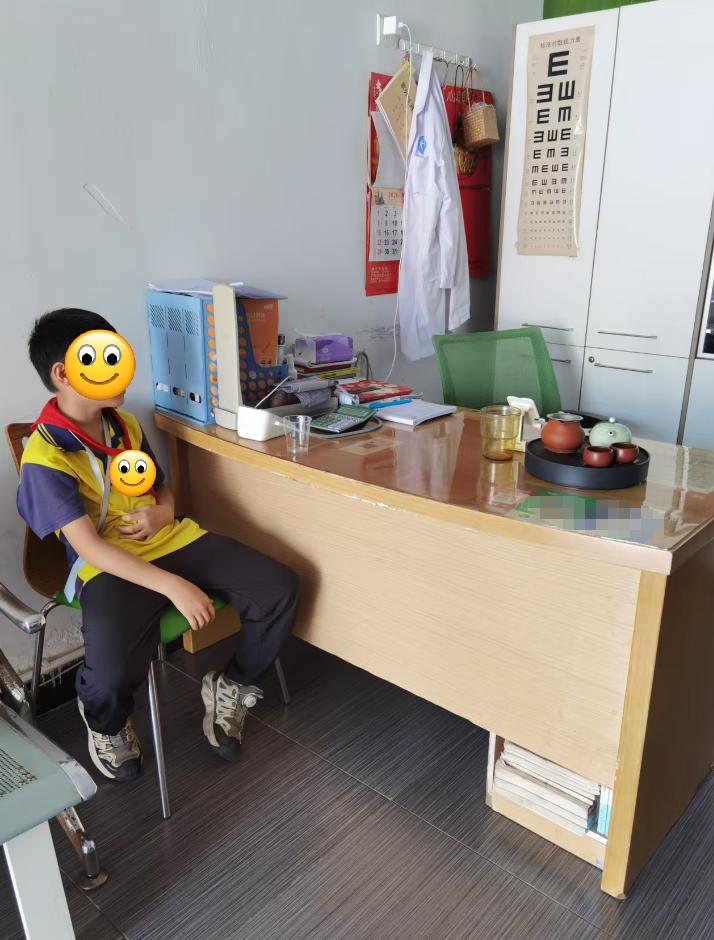 今天真是波折的一天，小学三年级期末考试天，结果孩子生病了，低烧还想吐！早上孩