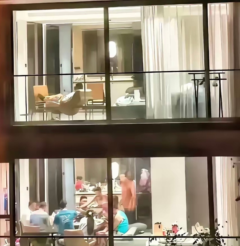 同一栋楼，不同的人家。。。。