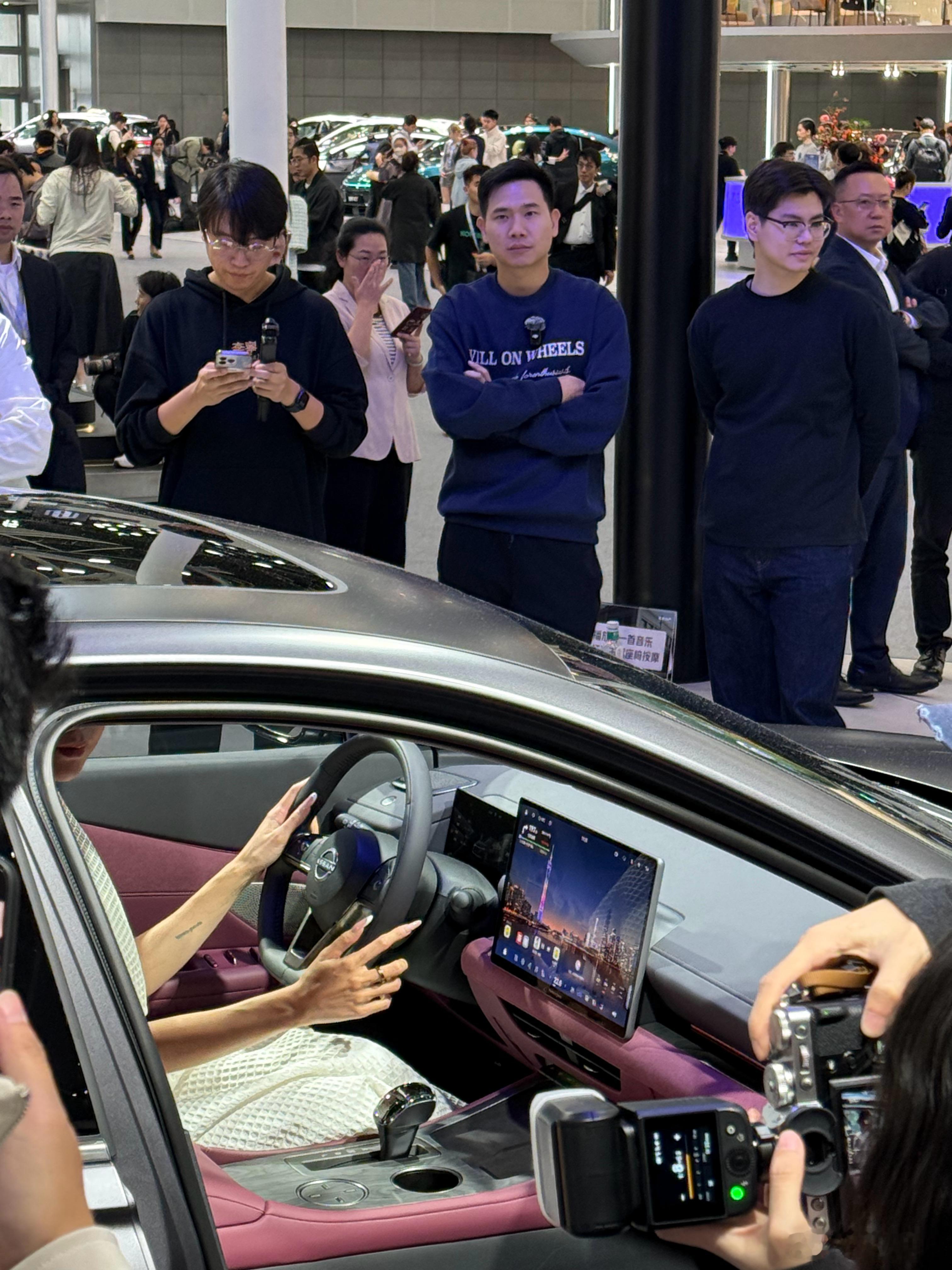 我在车展看到明星啦！！！