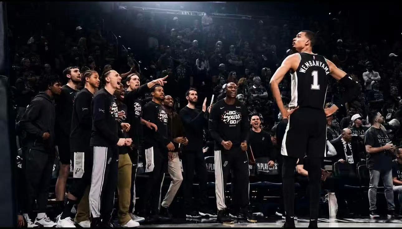 今年季后赛至今，文班亚马已经得到372分，创NBA中锋首次季后赛之旅新纪录。雷霆