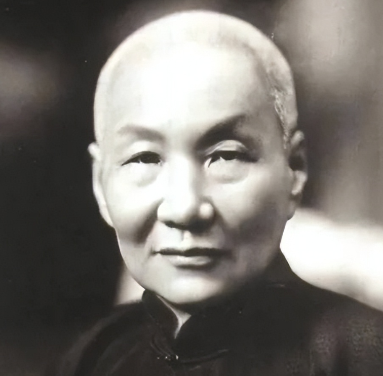 1940年，张啸林的保镖想请5天假，却遭拒，保镖气愤不已，就闹了起来。张啸林让保