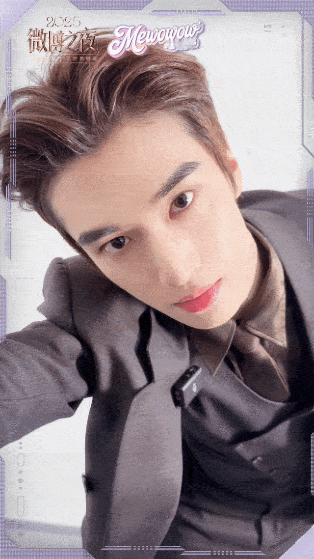 周深张康乐猫猫探头完了完了，心被三只萌物彻底搅乱！喵娲娲被摸头的画面太治愈，