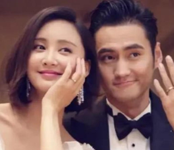 2014年的一个晚上，刚离婚的张歆艺躺在床上怎么也睡不着。就在这时，手机突然响了