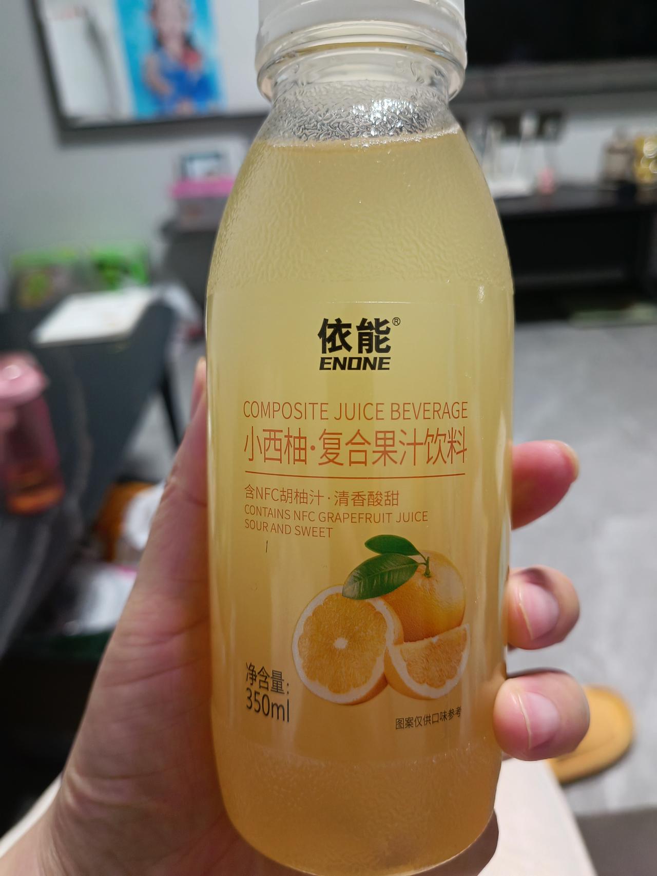 天气晴朗，温度回升，中午我穿着厚棉袄带着闺女出门了。自从孩子甲流，除了带孩子去