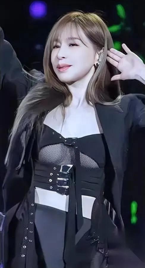 300万一场的商演观众齐喊“脱掉”换别的女明星会不会当场翻脸？王心凌