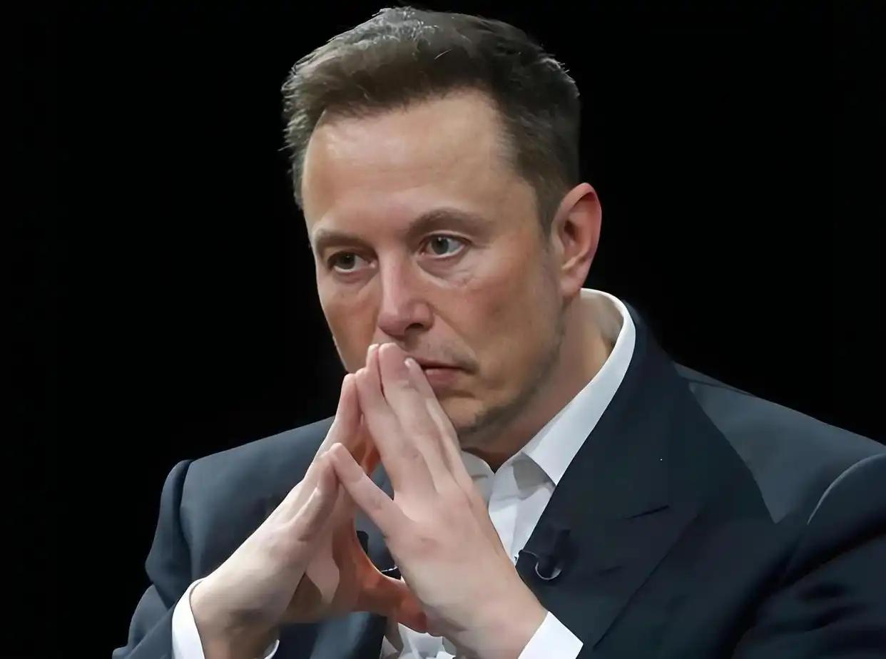 马斯克最近说的一句话，估计西方不少权贵都要睡不着了。他说：“谁要是敢把爱泼斯坦那