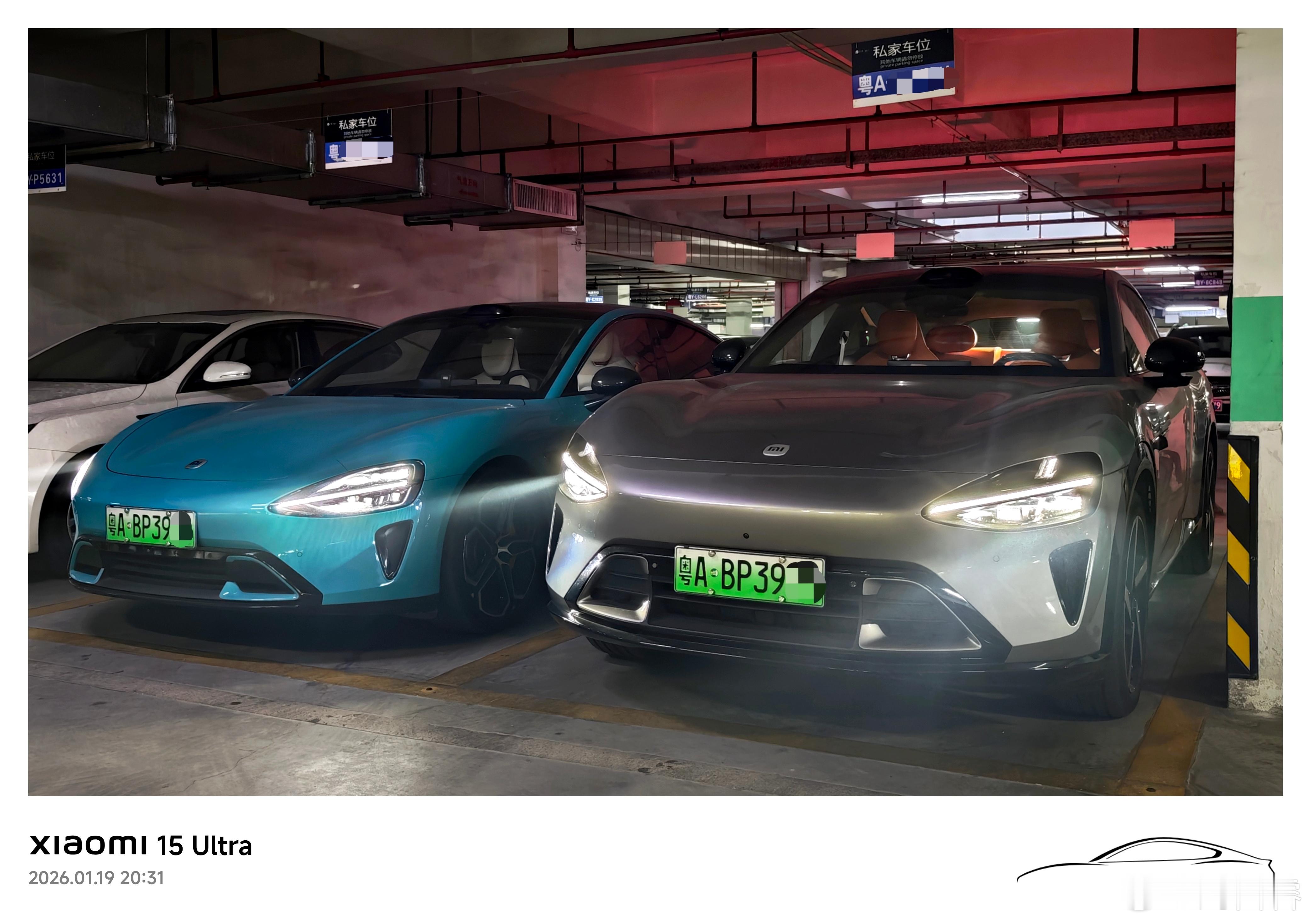 晚上去拿快递的时候，还特意绕到车库看了一眼我的小米SU7创始版和YU7M