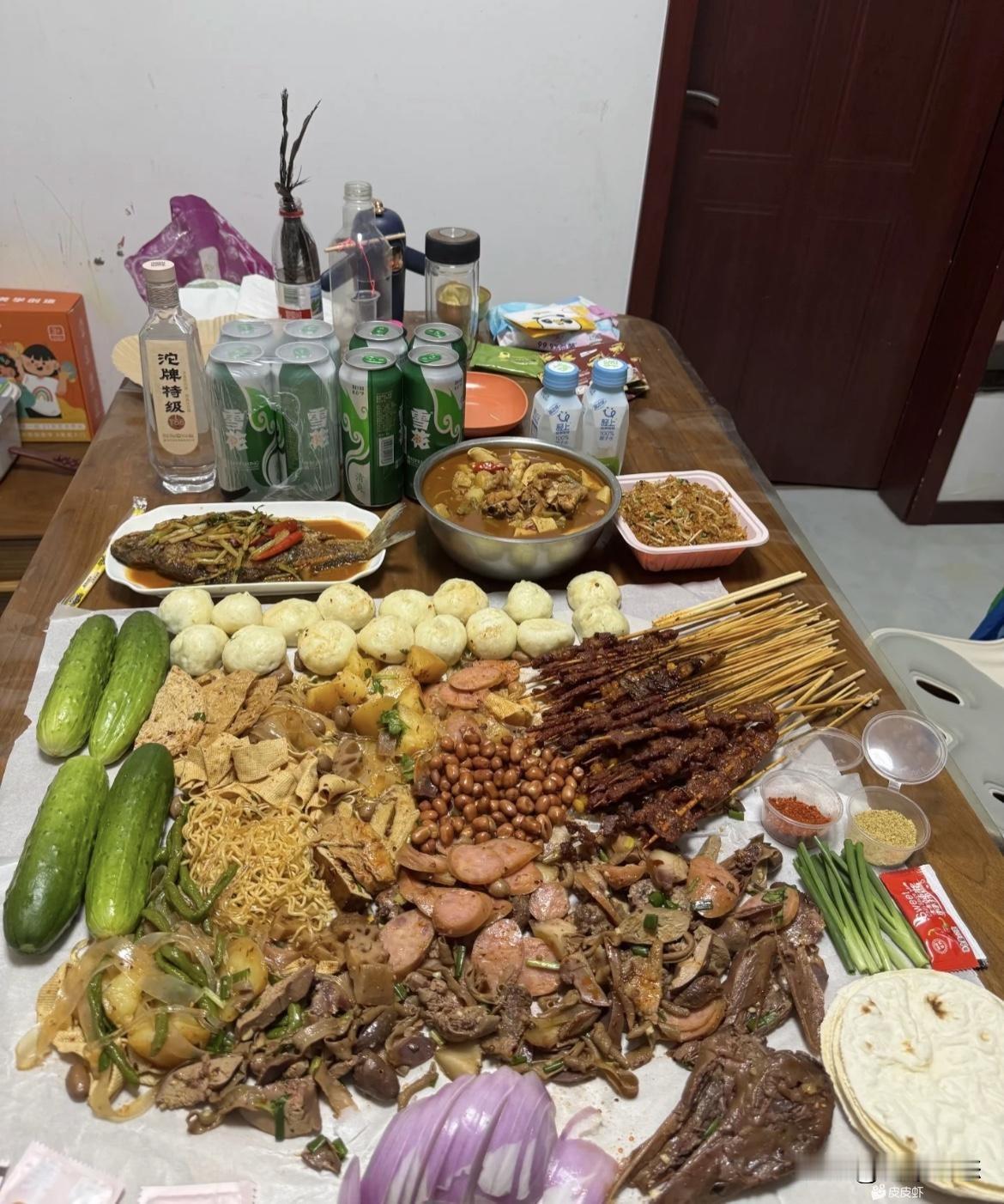 我给两个朋友点的大餐，大家帮我看看，这是不是点的非常丰盛。