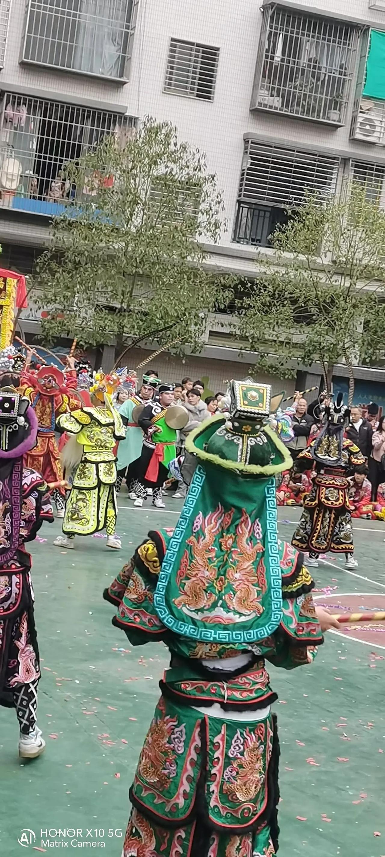 你们的年都过完了，已经正式上班了吧！潮汕人的热闹正在进行中。在潮汕，每个区县