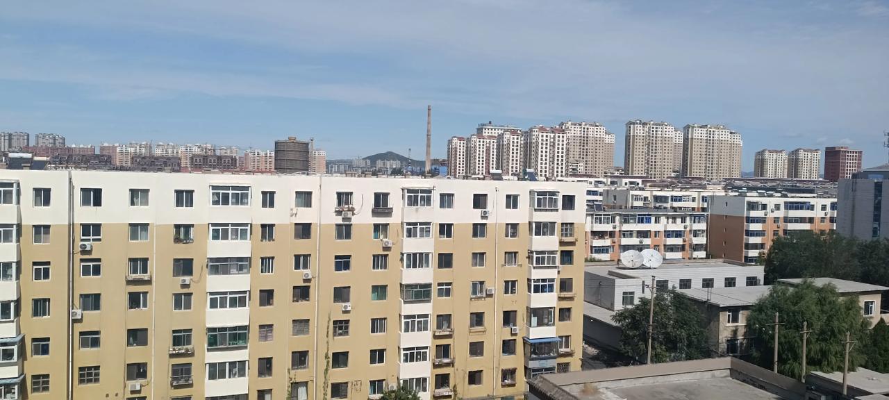 现在的房子买到手基本没有啥升值空间了，除非它是学区房，有些家庭为了孩子上学，刚需