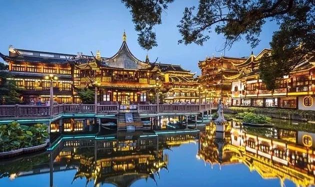 暑假快到了，到上海必游景点之一上海豫园！风景优美、古香古色！