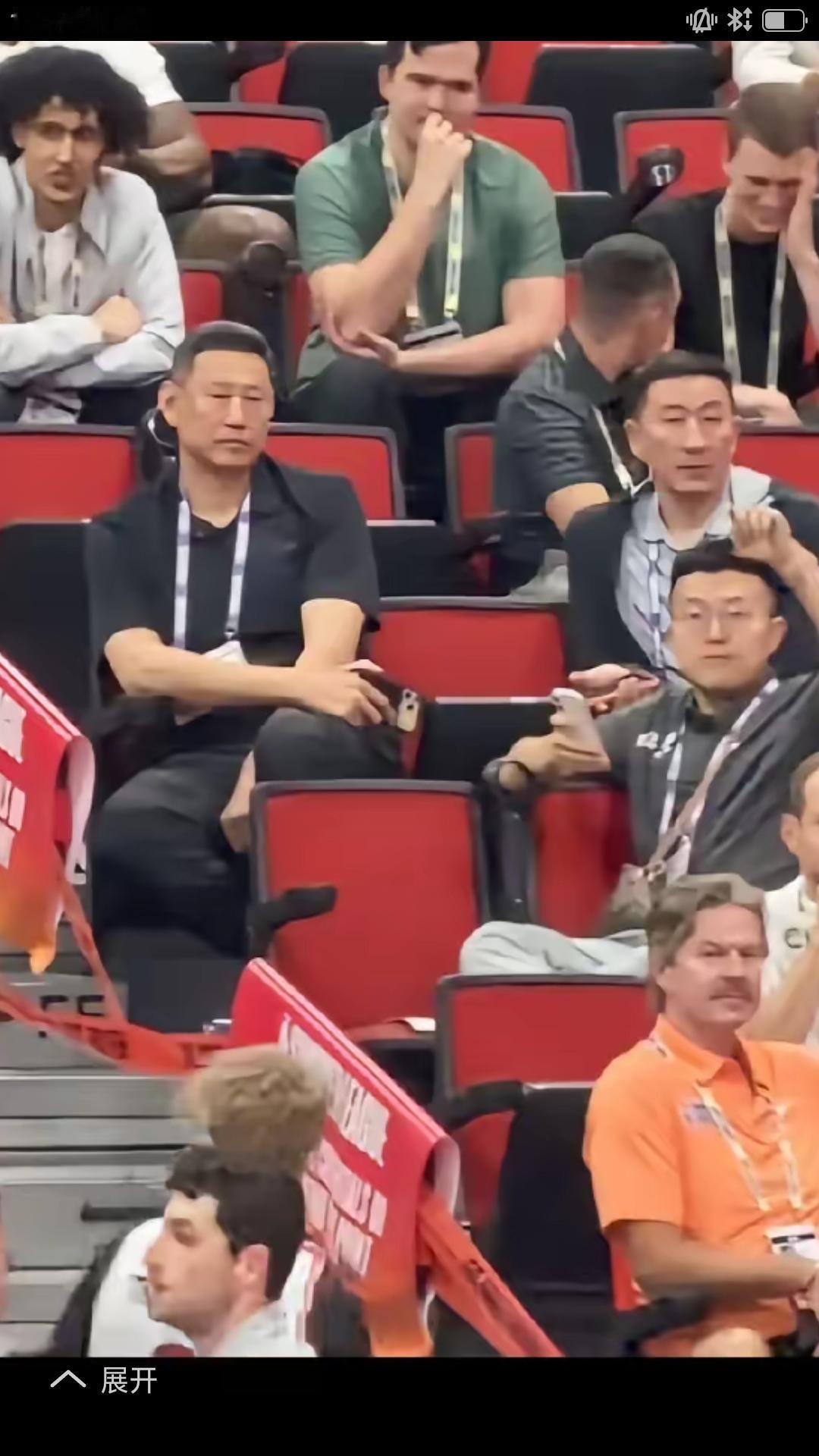 【北京首钢管理层赴美观看NBA夏季联赛，并考察挑选外援。】据北京青年报记着宋翔