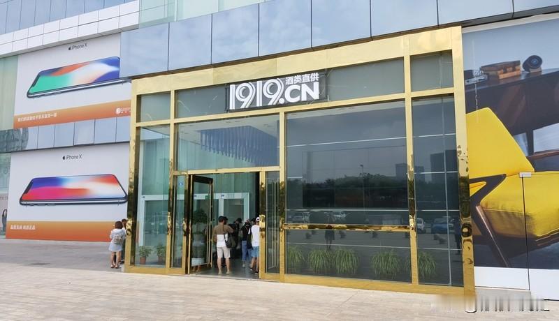 幻想暴富的人，确实想得太简单了。互联网时代，不少人怀揣“一夜暴富”梦，却陷入网络