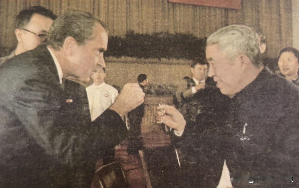 1972年2月21日，郑洞国先生出席了周恩来总理在北京人民大会堂举行的欢迎美国总