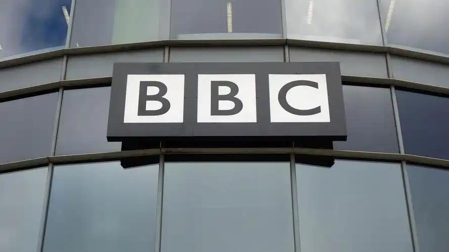 果然又是英国的BBC！在我们公布上半年的经济数据之后，7月15日，英国BBC刊文