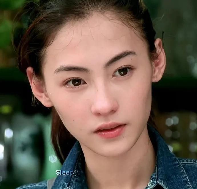张柏芝带两个儿子逛街张柏芝演电影获金像奖最佳女主角，她做到了。隐忍、担当、暖心，