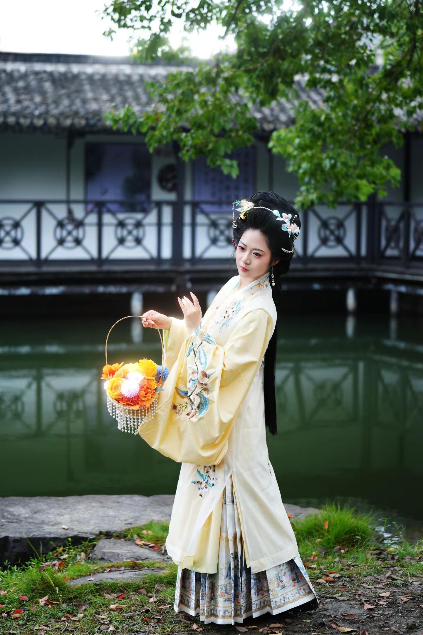 汉服小姐姐真是温婉可人呀