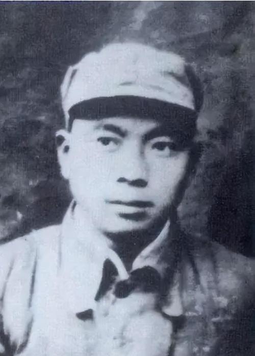 1990年，开国少将陪同老战友去海南参观，中途却发生一个意外导致身亡！1990