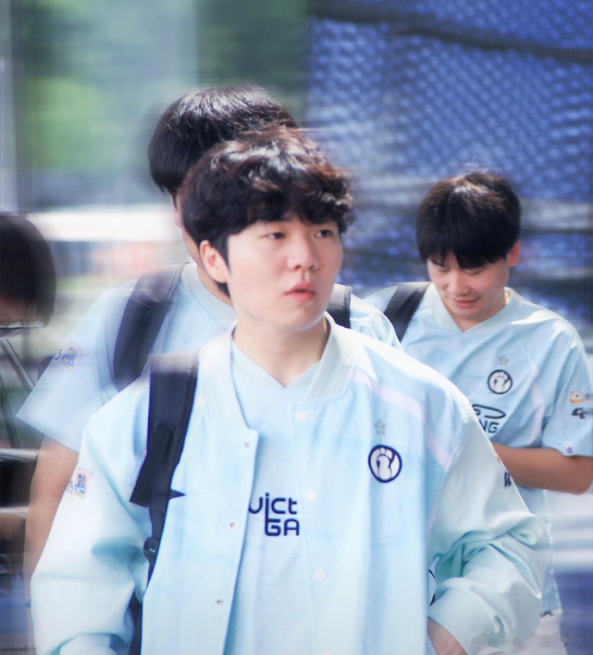 前RA经理曝Rookie第三赛段可能会回归。看来Rookie还想冲一冲去世界赛看
