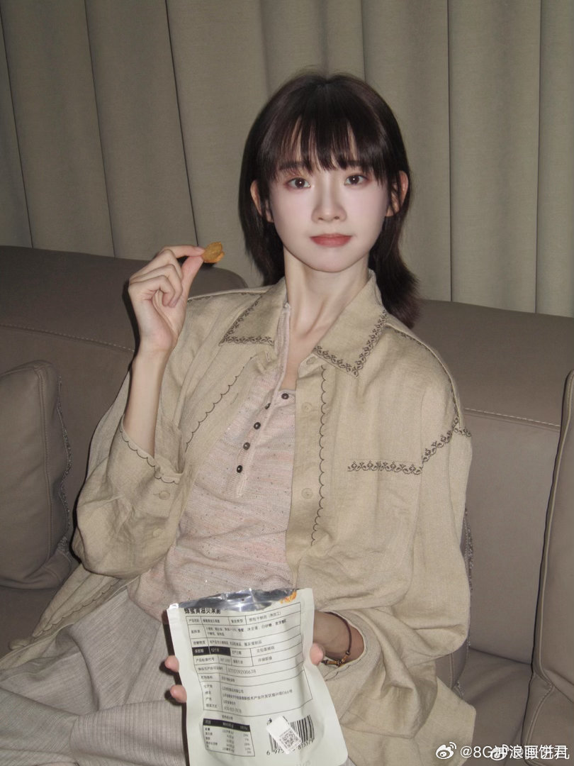 175的张艺凡被铁板弹回来了张艺凡卯足了劲踢到了铁板球没踢着，节目效果拉满了，